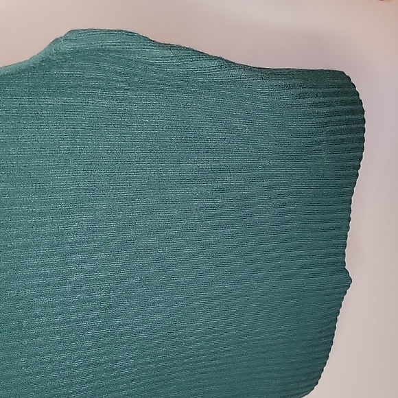 Mock Neck Sleeveless Sweater - Picture 3 of 7